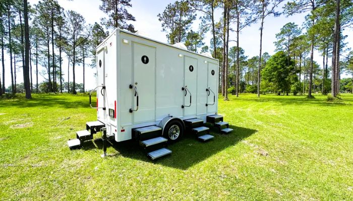 Types of Restroom Trailers